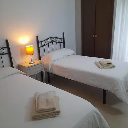 Apartamento A 50 Metros Del Mar Y En 2 Paradas De Bus Estas En El Centro De *