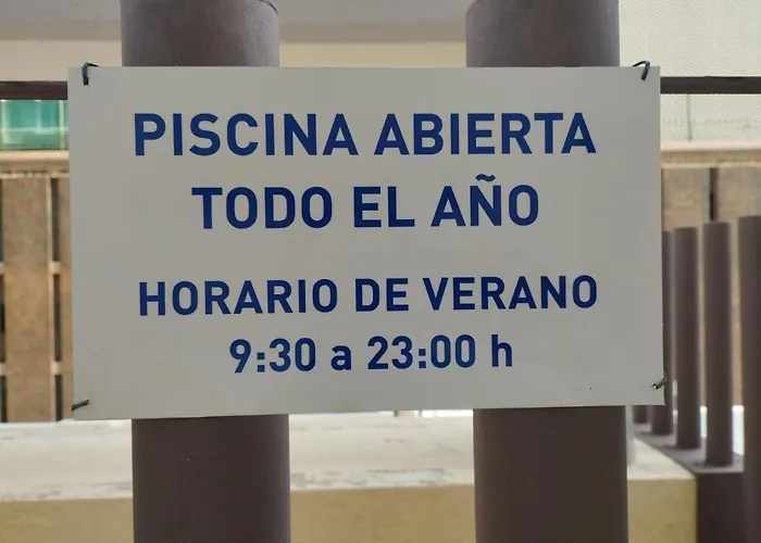 A 50 Metros Del Mar Y En 2 Paradas De Bus Estas En El Centro De Apartmán Alicante