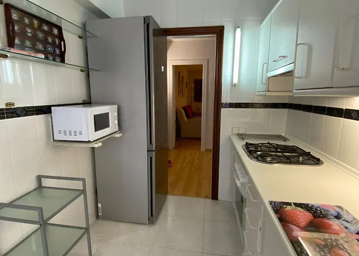 A 50 Metros Del Mar Y En 2 Paradas De Bus Estas En El Centro De Apartmán *